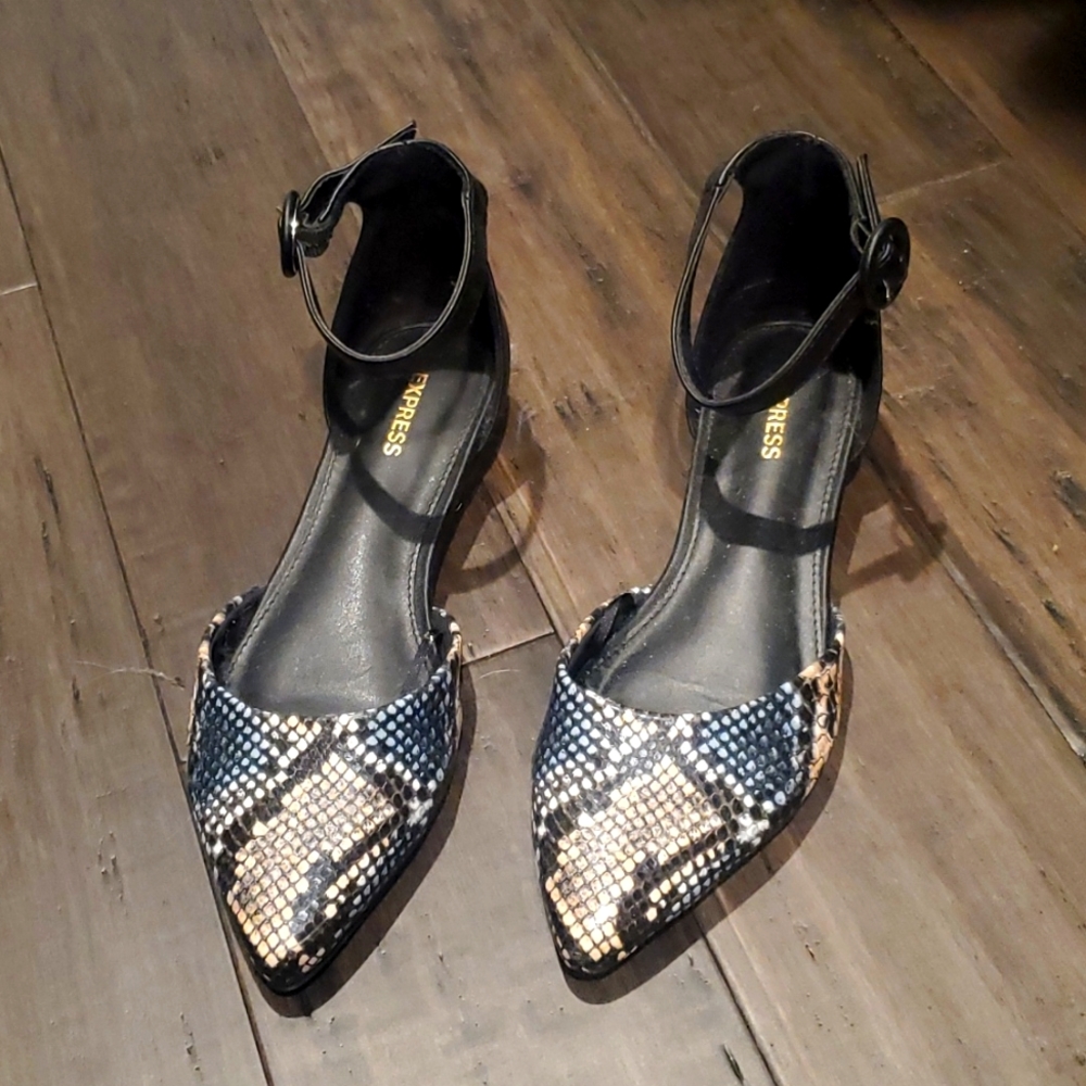 Women's dress shoe